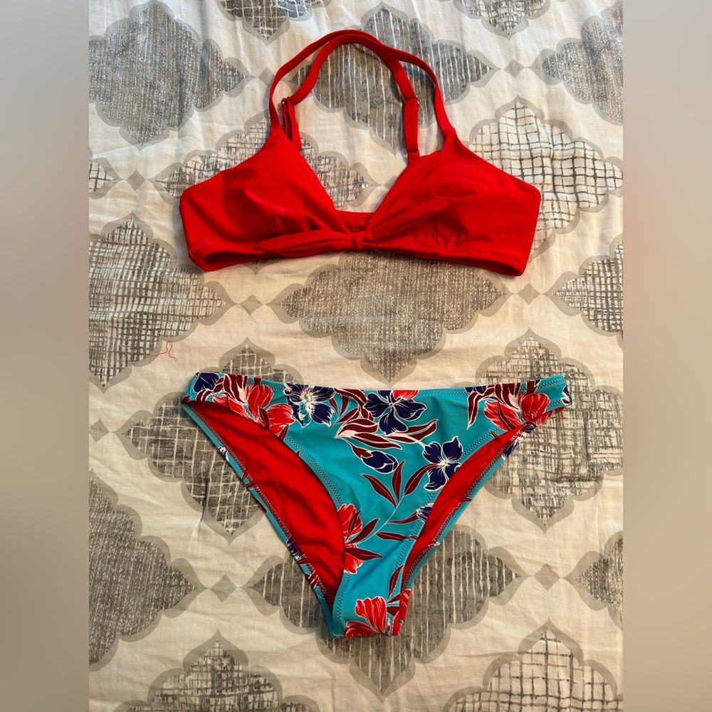 New never been worn. Two piece bikini size large.
